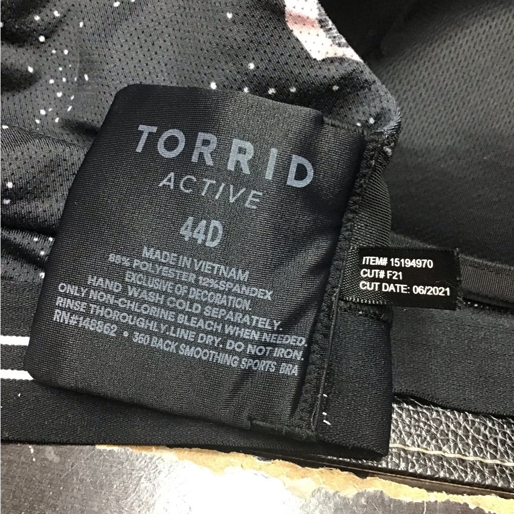 Torrid 44D plus size black skull active wear bra - Picture 5 of 8